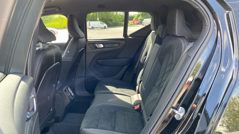 Volvo XC40 2.0 B4P Plus Dark 5dr Auto Petrol Estate